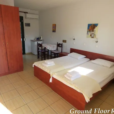 Dolphins & Aparthotel 3*