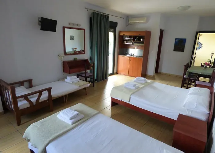 Dolphins & Aparthotel 3*